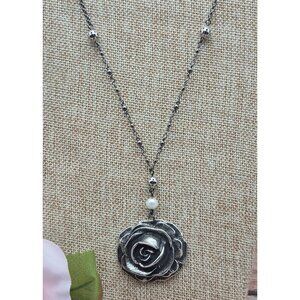 Rachel Roy Gunmetal Chain Silver Tone Rose Pendant Necklace Whimsy Goth Romance